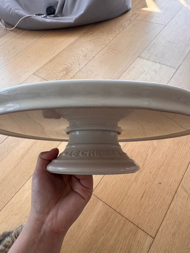 Le Creuset Ceramic Cake Stand – Cream Colour, Excellent Condition