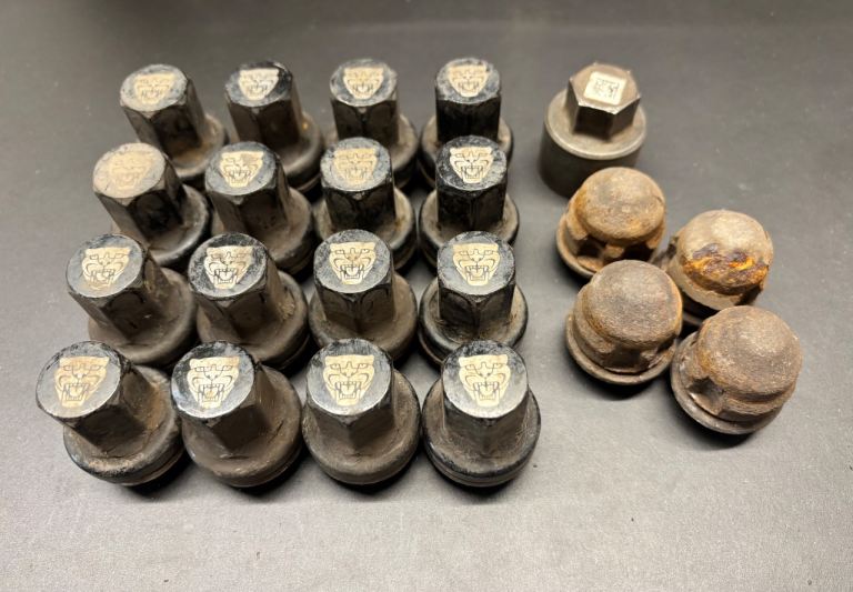 Set of 16 genuine Original used Jaguar growler logo wheel nuts
