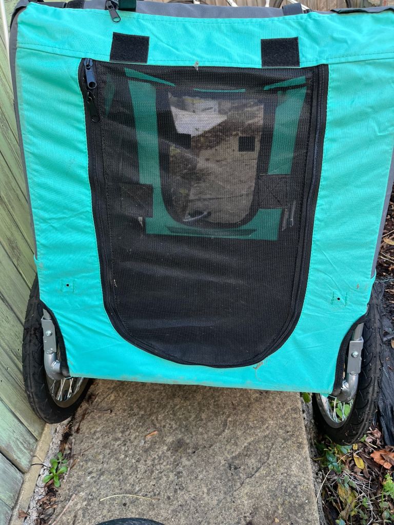 Pet trailer for bicycle