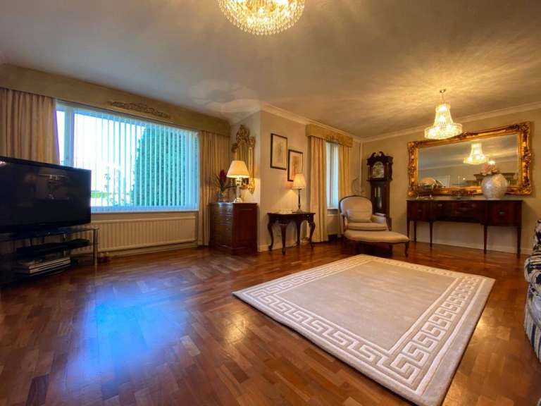 GENUINE CHINESE RUG 8FT X 5FT TOP QUALITY COST £1.500 ABSOLUTE BARGAIN ONLY £350