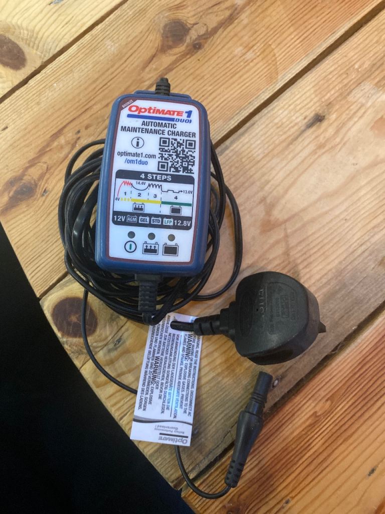 Motorcycle trickle charger