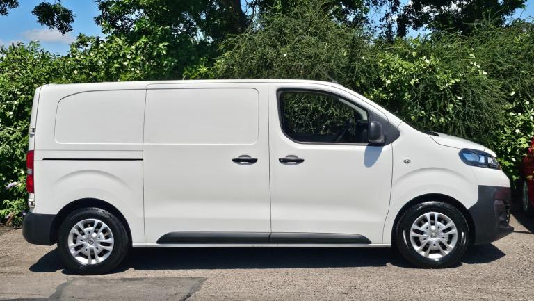 2019 Vauxhall Vivaro 2700 1.5d 100PS Dynamic H1 Van PANEL VAN Diesel Manual
