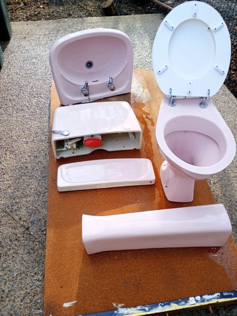  Toilet cistern basin and pedestal.  (Shires) 