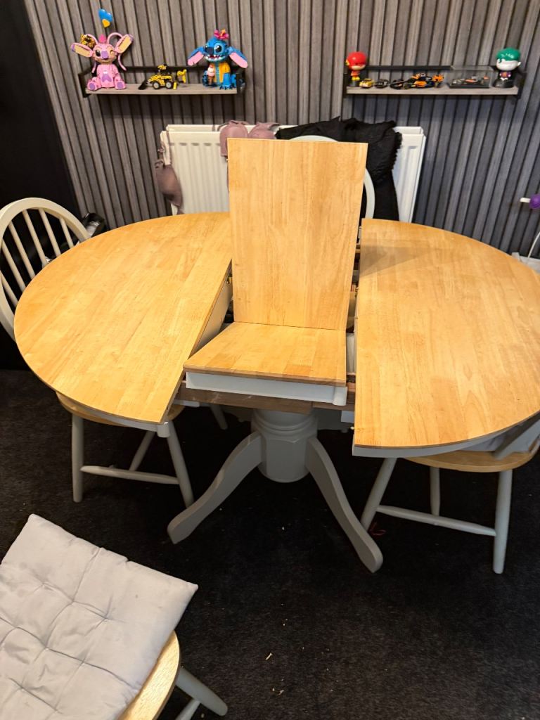 FOR SALE, DINNER TABLE AND 4 CHAIRS 