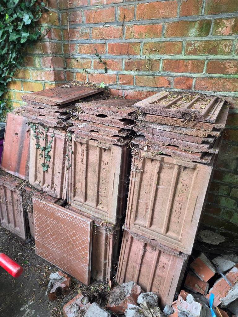 Roof lagan red tile 