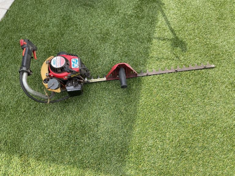 Hedge trimmer 