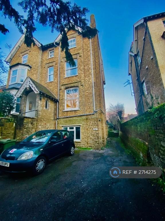 1 bedroom flat in Guildford, Guildford, GU1 (1 bed) (#2714275)