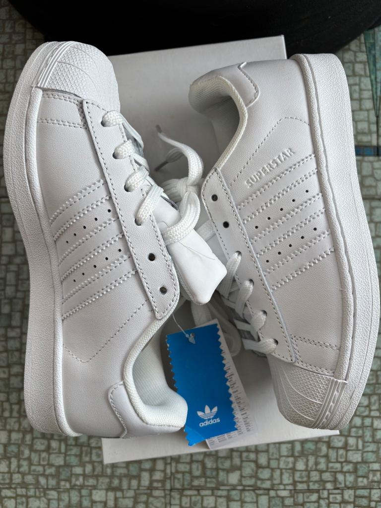 New Adidas superstar shell toe shoes size 4.5
