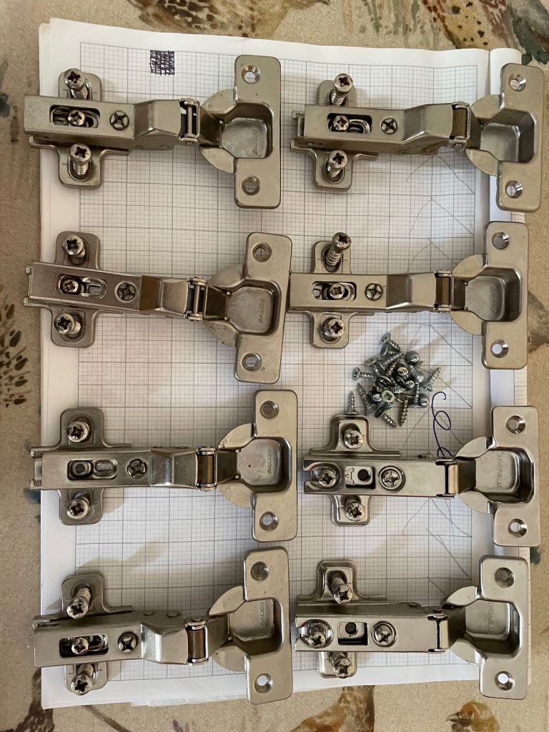 8 hinges for kitchen cupboards or wardrobe doors plus 2 door handles