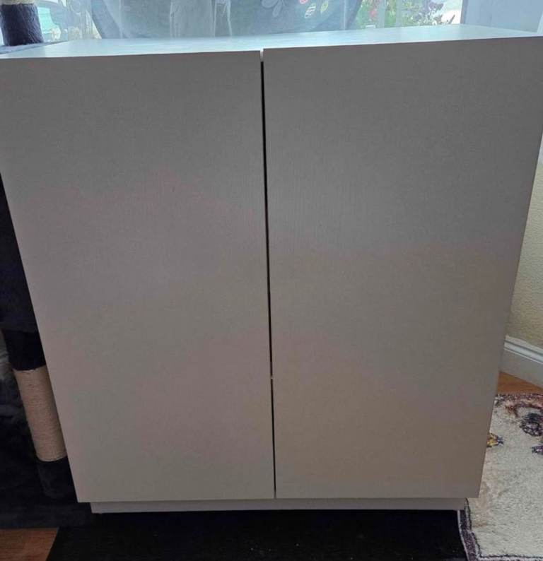 Cat litter tray unit/cupboard 
