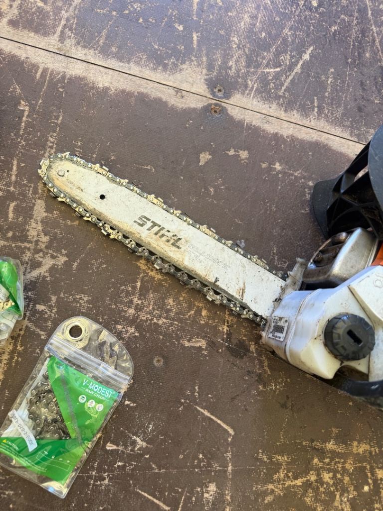 Stihl MS 172 Chainsaw with New Chains and Oils