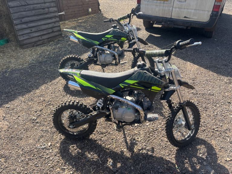 Stomp 140cc pit bikes 