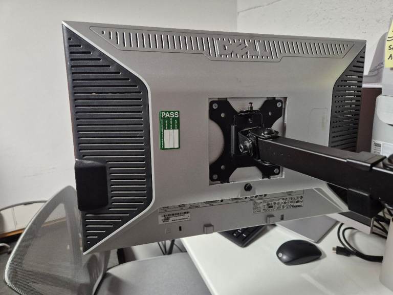 Dual monitor set up