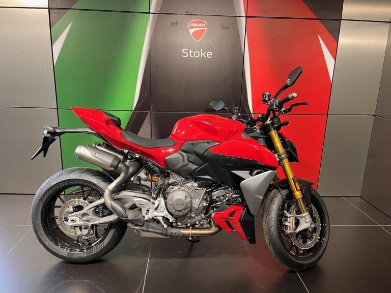 DUCATI STREETFIGHTER V2 S NEW 2025 MODEL YEAR EX DEMO LOW MILES