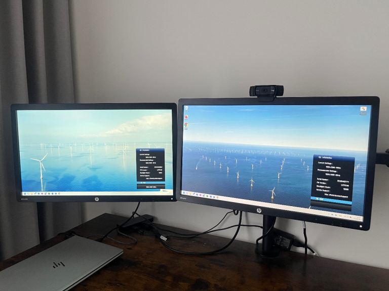 2 x Full HD 23 inch HP monitor + Triple monitor desk stand 