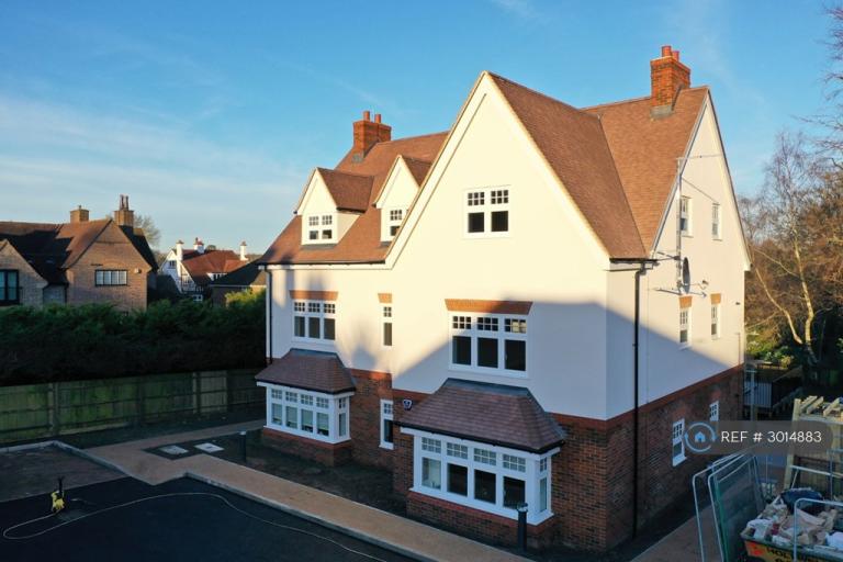 2 bedroom flat in Salisbury Avenue, Harpenden, AL5 (2 bed) (#3014883)