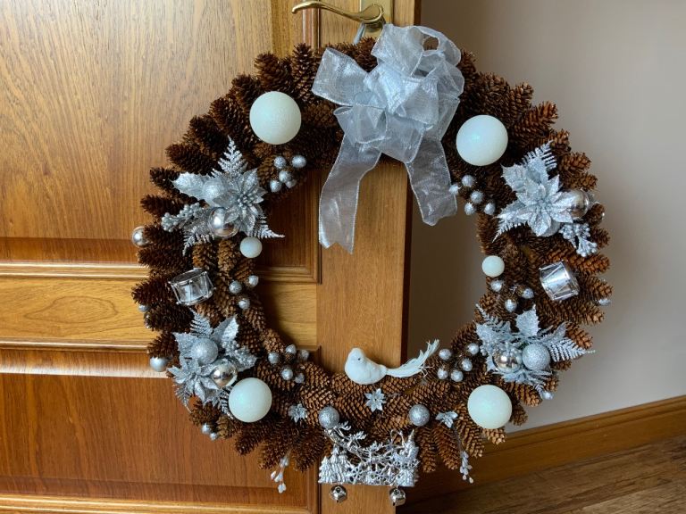 Lovely Christmas Wreath – Almost New Condition
