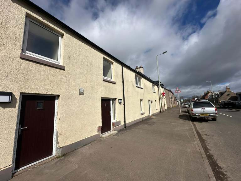 3 bedroom house in King Edward House High Street, Burrelton, Perthshire PH13 9NX