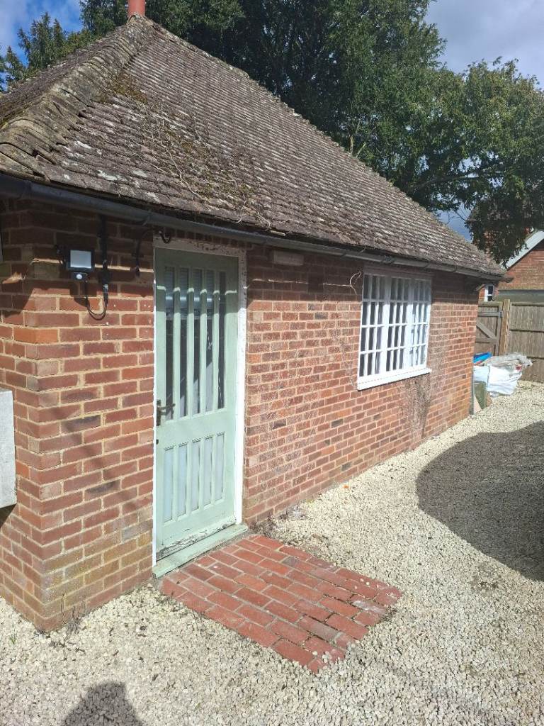 1 bedroom out house for rent