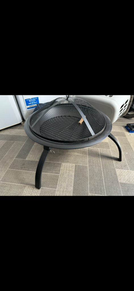 Outdoor Metal Fire Pit with Mesh Lid – Good Condition