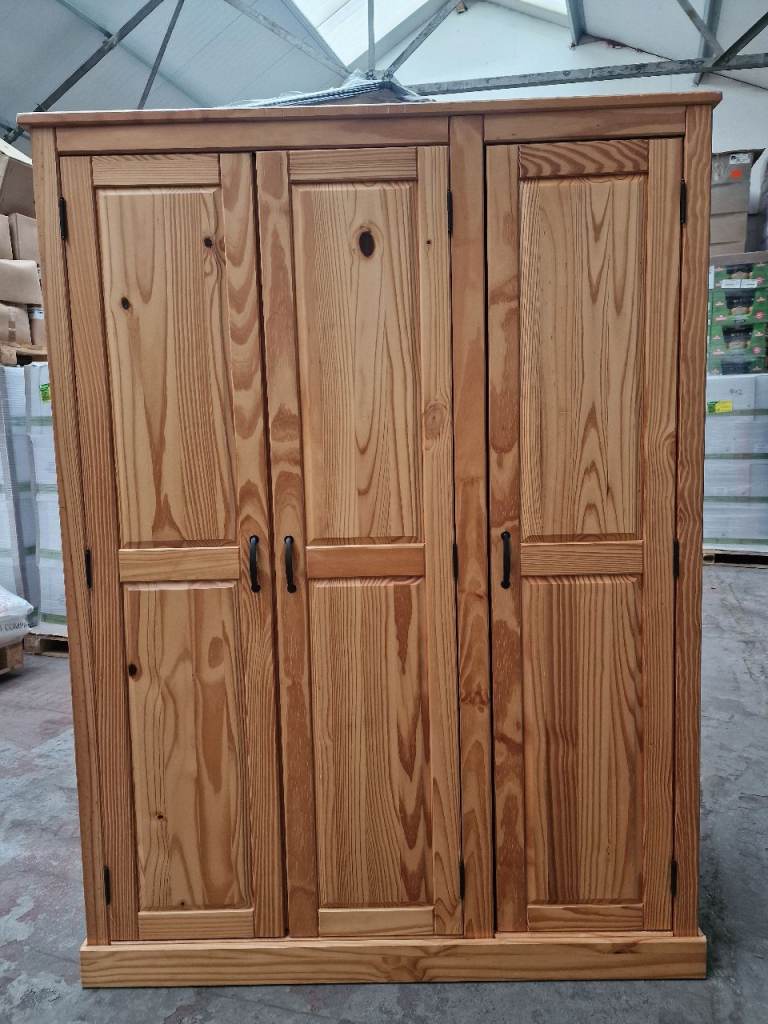 Rutherford 3 Door Pine Wardrobe / Robe – Good Used Condition