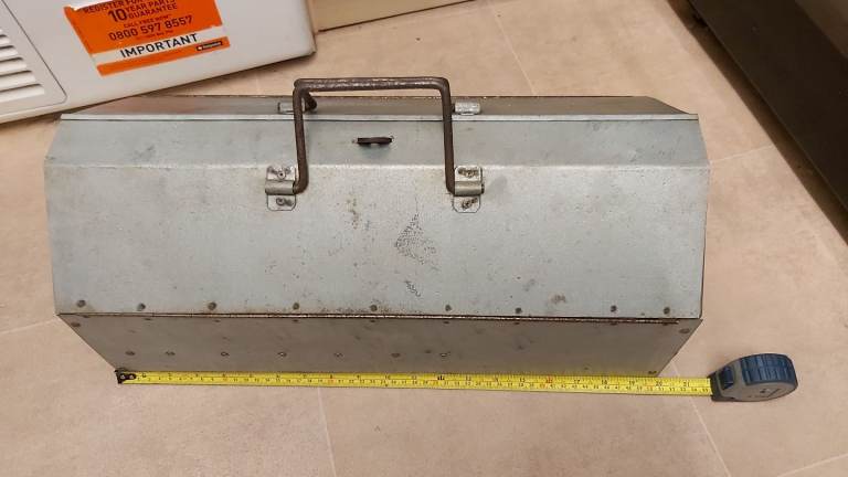 Metal tool box