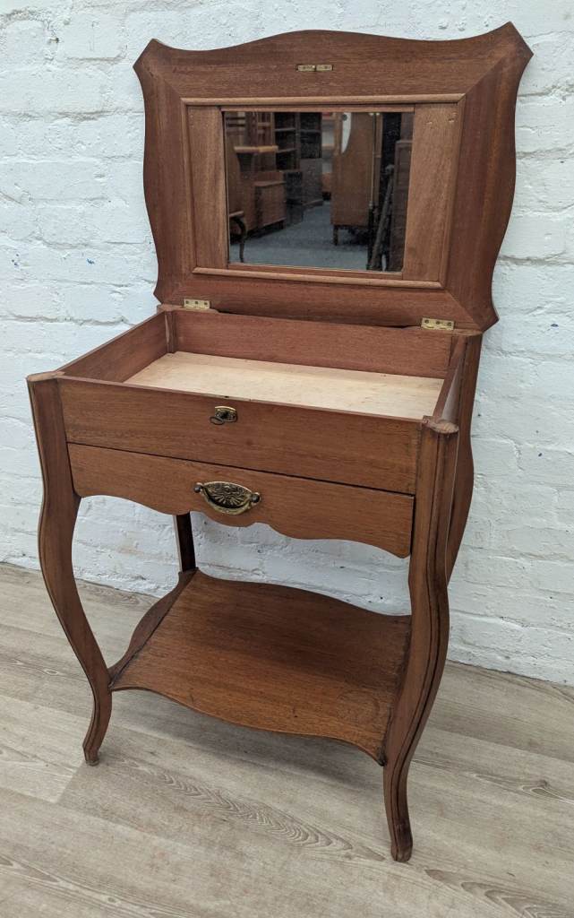 Early 20th century French Art Nouveau dressing or sewing table