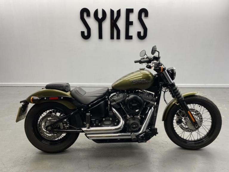 2018 Harley-Davidson FXBB Softail Street Bob in Olive Gold Pearl