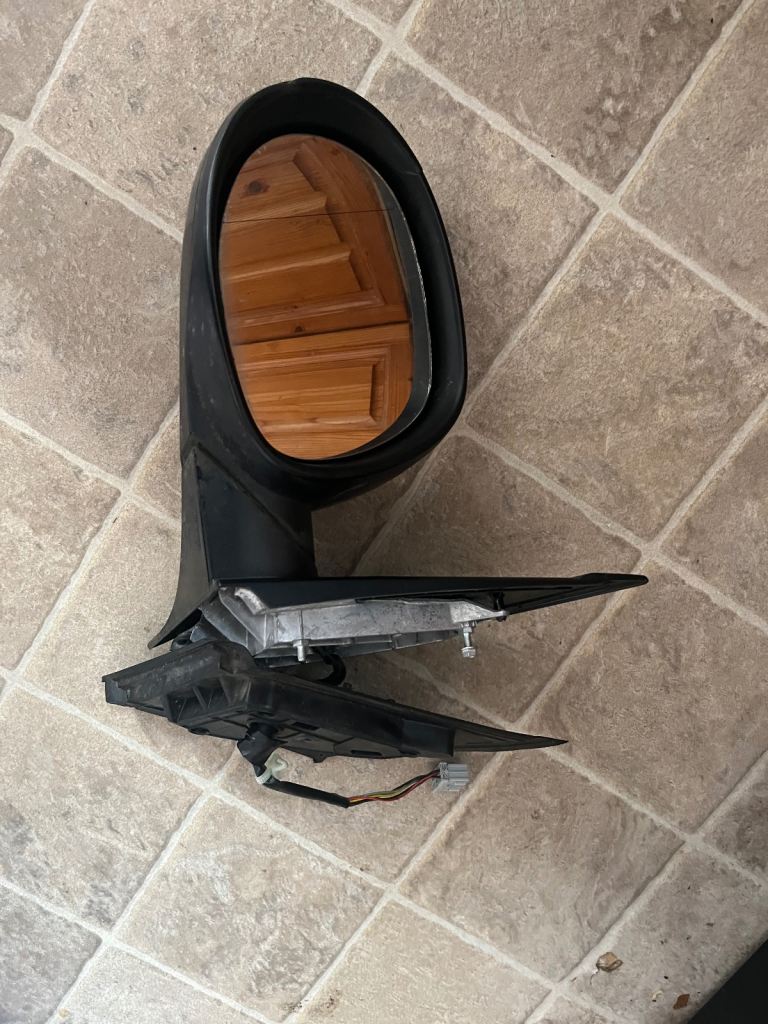 Honda civic 2009 left hand wing mirror 
