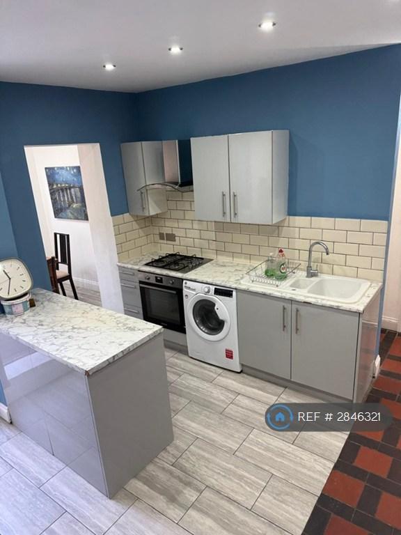 3 bedroom flat in Nightingale Road, London, E5 (3 bed) (#2846321)