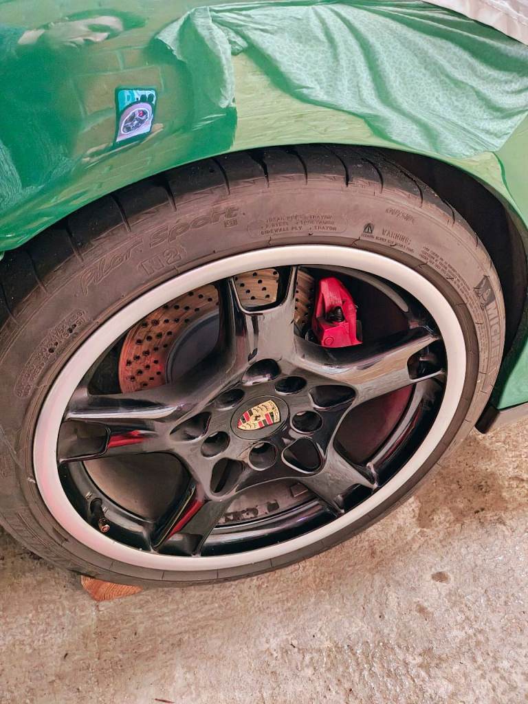 996 c4s 19" lobster alloys wheels with Pilot sport 4s