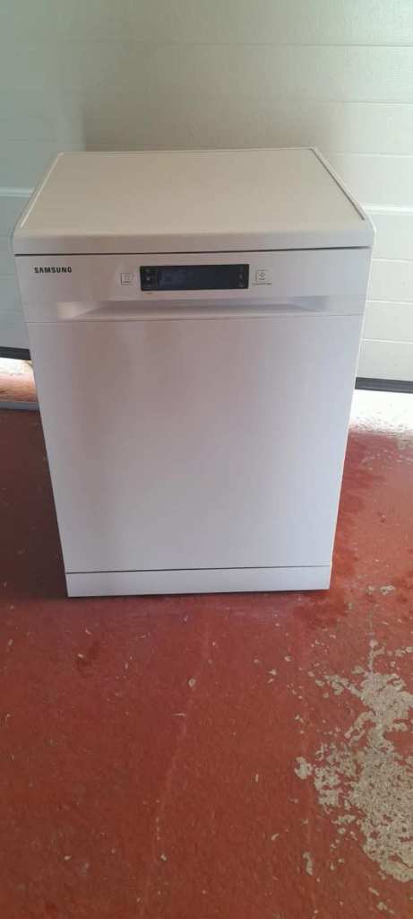 Samsung Dishwasher – White, Good Condition