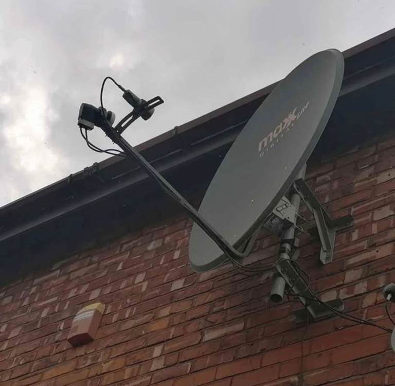 Maxview Satellite Dish – Grey, Good Condition
