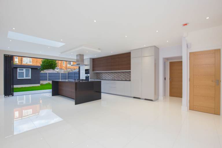 4 Bedroom House To Rent In Burnley Road, Dollis Hill, NW10 | Security System | Large Driveway 