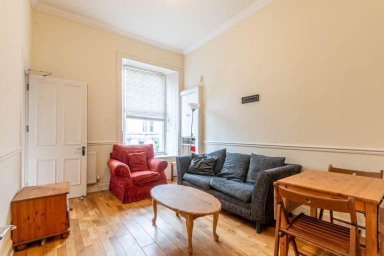 Very spacious, 3-bedroom, 4 person, HMO flat near City Centre – available September