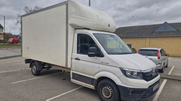 MAN LUTON VAN ( VW CRAFTER ) 