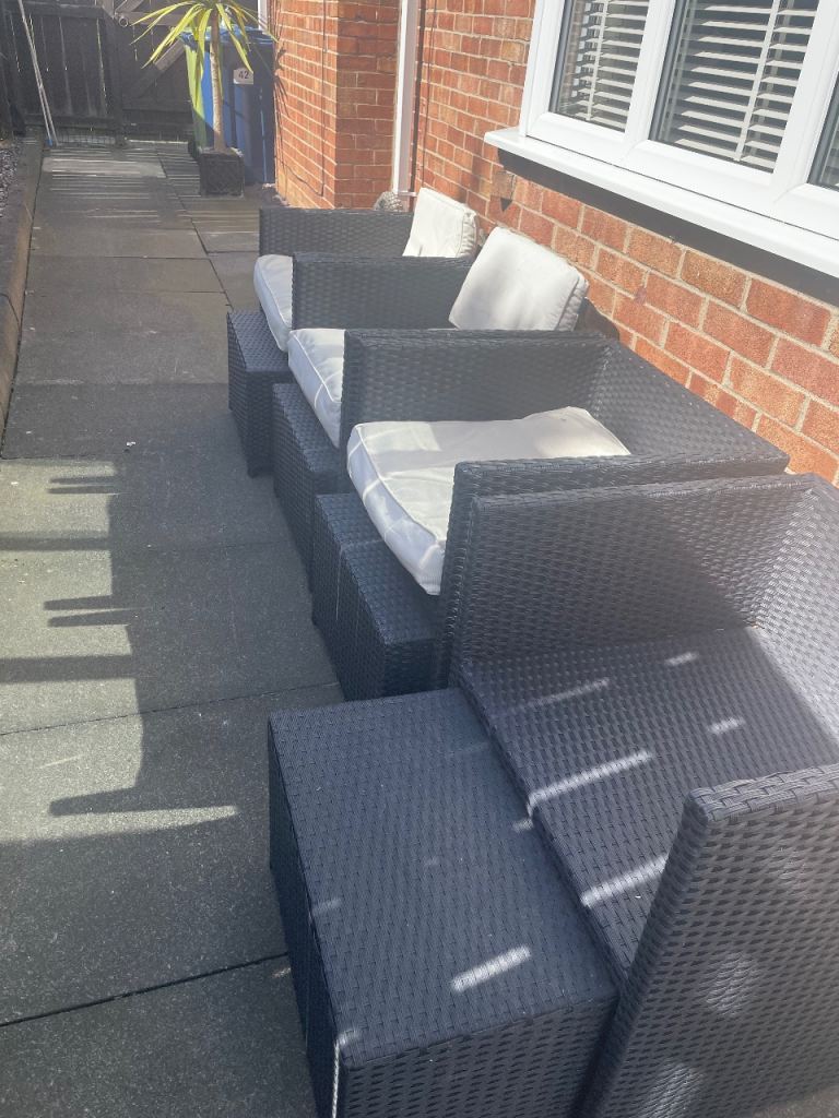 Garden furniture black rattan fits in cube 