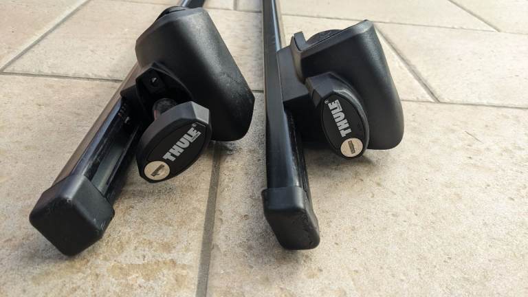 Roof rack: Thule 757 Rapid Railing lockable footpack with key and roof rails