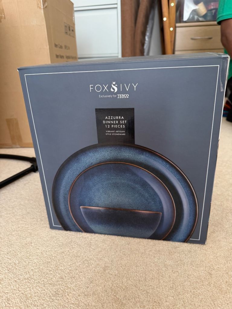 Fox & Ivy Azore 12 Piece Dinner Set – New in Box