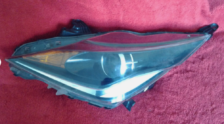 Genuine Original TOYOTA AYGO 2015 LEFT SIDE FRONT HEADLIGHT 99226-81017