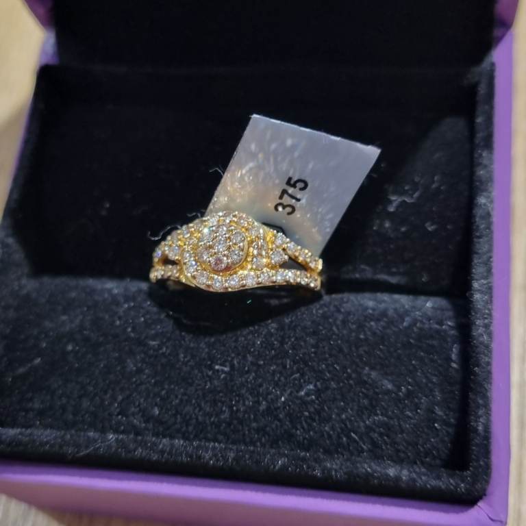 Gold 9ct Diamond cluster ring.  0.50ct. 