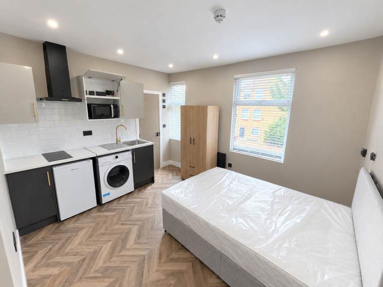 BENEFITS ACCEPTED - Self-Contained Studio Flat Available in Clapton Hackney E5