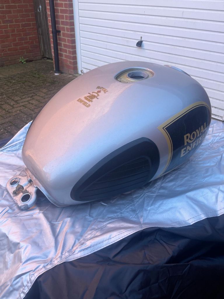 Royal Enfield Classic 500 petrol tank