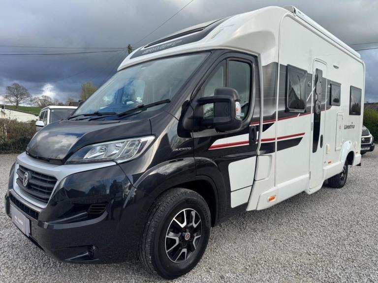 Swift Escape 685 Lifestyle - 6 Berth - End Lounge