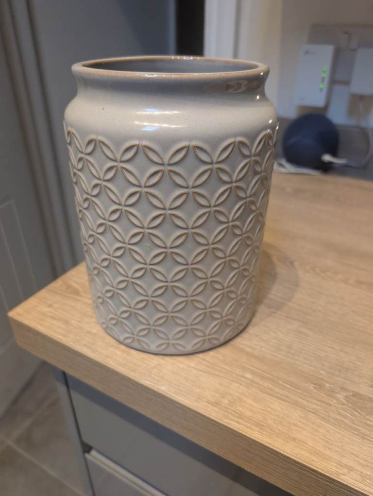 Grey and beige Jug/ bowl