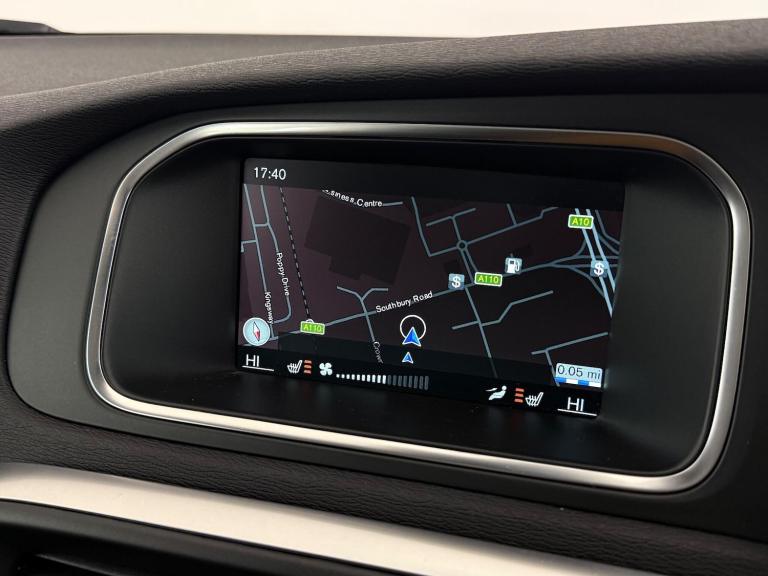 2016 Volvo V40 D2 [120] Momentum Nav Plus 5dr Geartronic HATCHBACK DIESEL Automatic