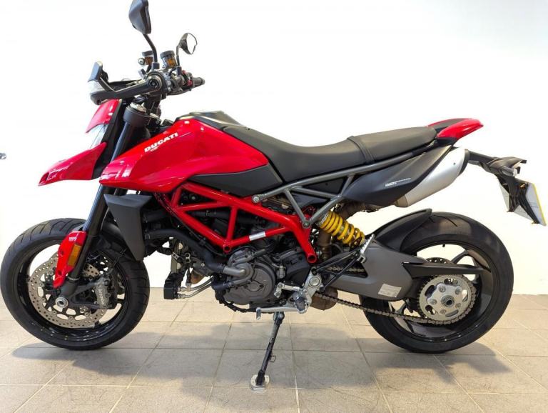 DUCATI HYPERMOTARD 950 2021 - 1 OWNER - FSH - OIL AND RAD GUARD - GENUINE BIKE