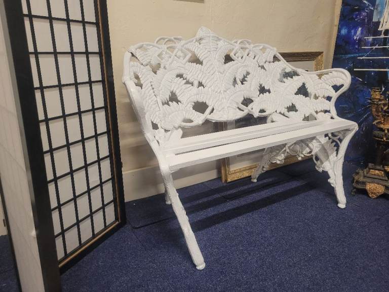 Stunning vintage 2 seater cast iron garden bench   