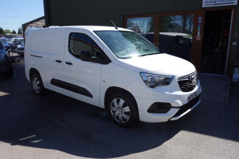 Vauxhall Combo 1.5 Turbo D 2300 Sportive Panel Van 4dr Diesel Manual ... 2020/70