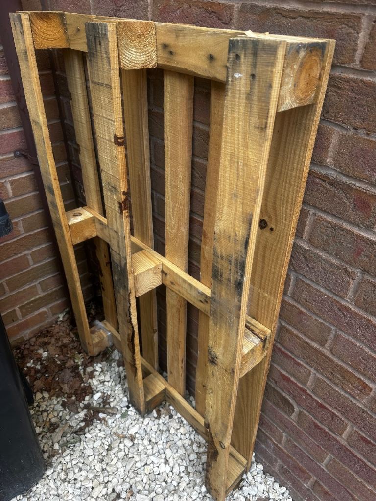 FREE Wooden Pallet 